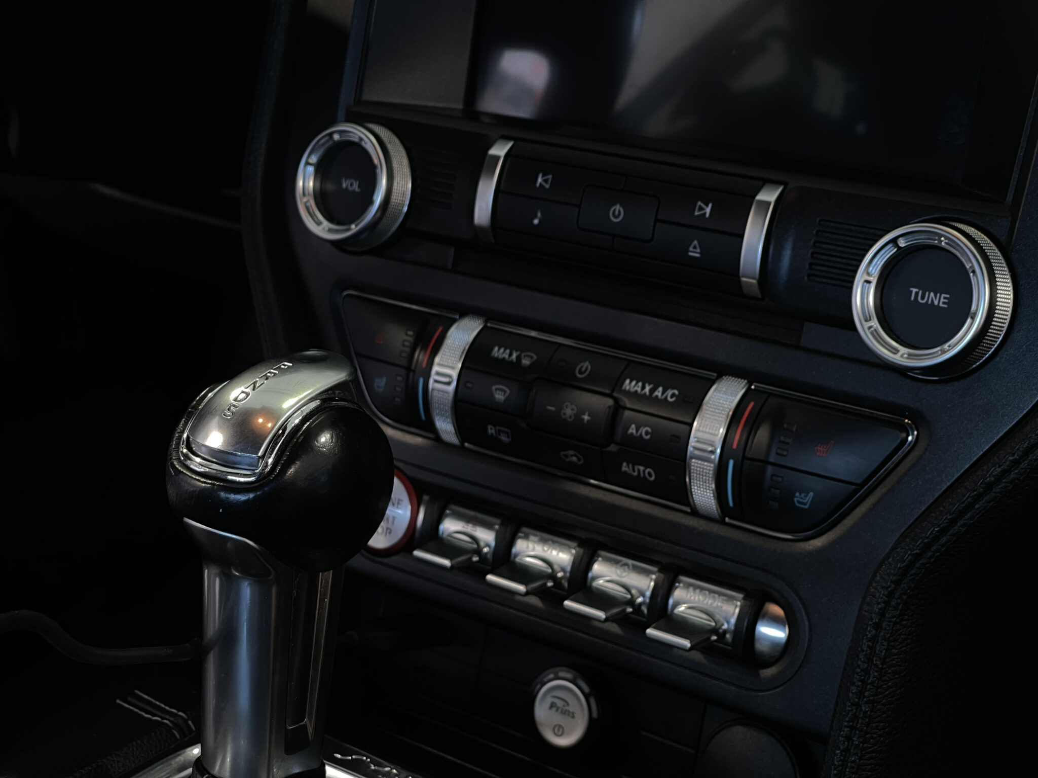 Ford Mustang Cabriolet - interiér